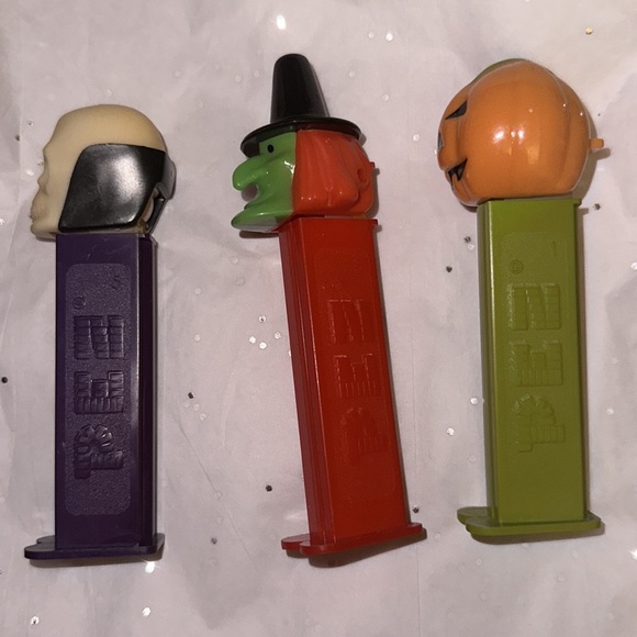 Vintage PEZ Candy Dispenser Skull 1971, Witch, Pumpkin 1980, Footed, Cleaned - Picture 2 of 3